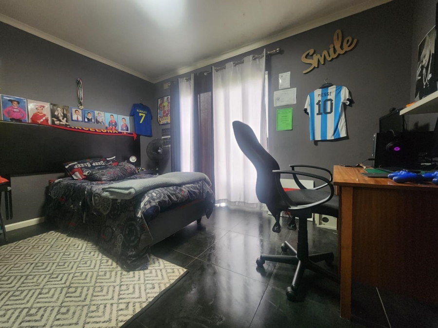 To Let 3 Bedroom Property for Rent in Bothasig Western Cape